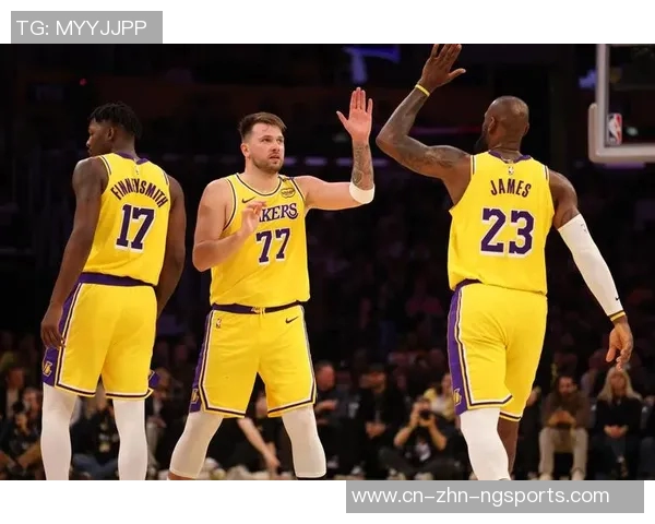 艾顿谈篮球哲学:得分与出手数不重要我信任东契奇詹姆斯和里夫斯的能力 艾顿谈篮球哲学:得分与出手数不重要我信任东契奇詹姆斯和里夫斯的能力