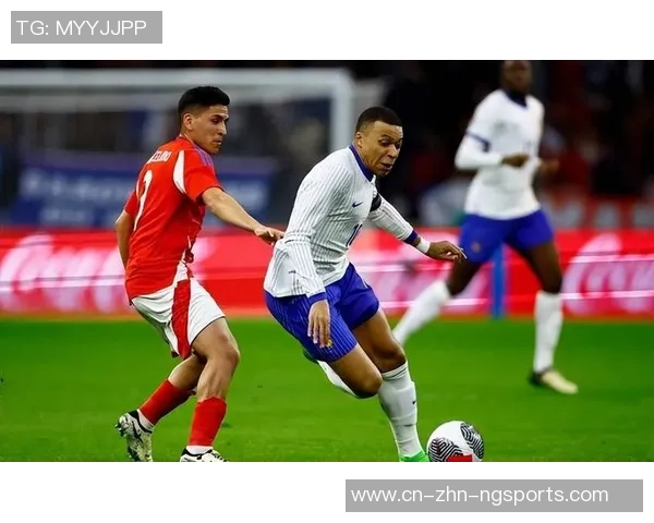 姆巴佩精彩过人遭对手推倒主裁对其进行严厉教育引发热议 姆巴佩精彩过人遭对手推倒主裁对其进行严厉教育引发热议